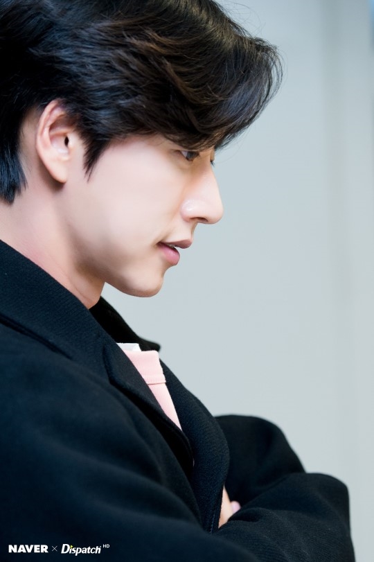 Park Hae Jin và Seo Kang Joon cùng tung ảnh mới khiến fan mê mệt