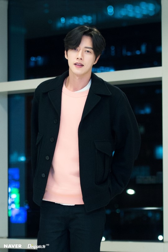 Park Hae Jin và Seo Kang Joon cùng tung ảnh mới khiến fan mê mệt