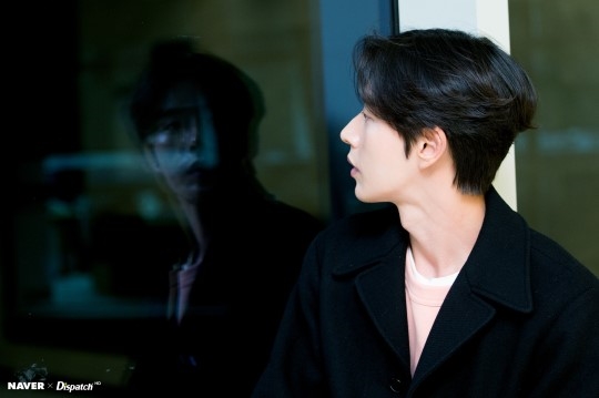 Park Hae Jin và Seo Kang Joon cùng tung ảnh mới khiến fan mê mệt