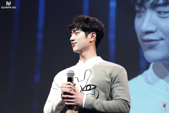Park Hae Jin và Seo Kang Joon cùng tung ảnh mới khiến fan mê mệt