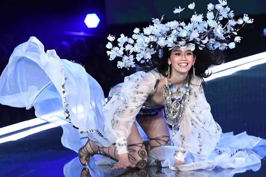 Những tình huống trớ trêu nhất của sao Hoa - Hàn năm 2017