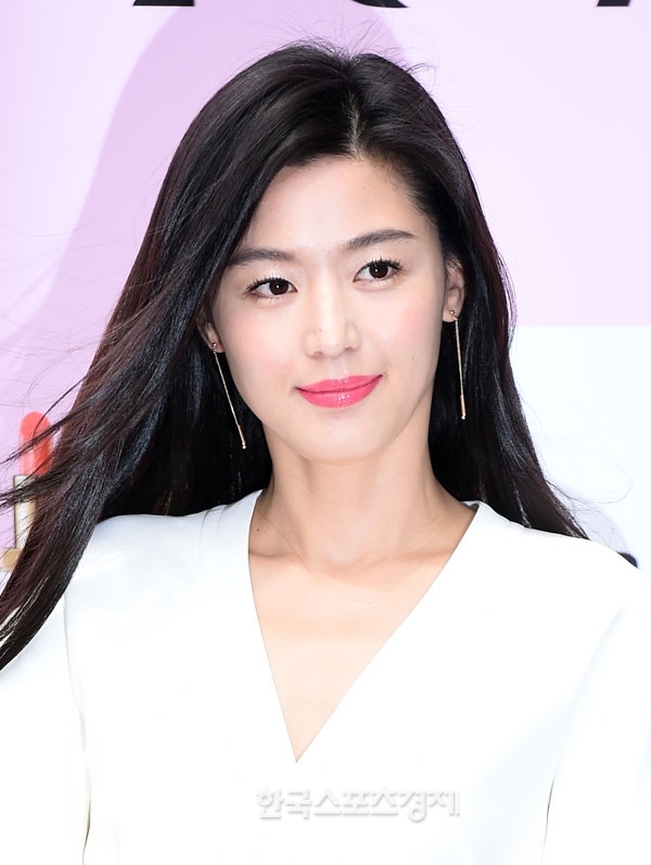 Jeon Ji Hyun hạnh phúc khoe giới tính cục cưng thứ hai