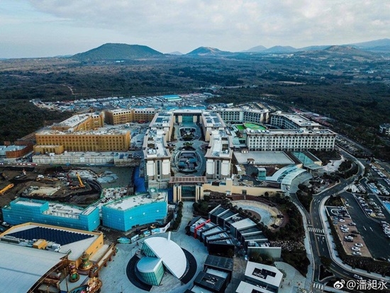 "Đại gia" G-Dragon mở thêm quán cà phê cực sang chảnh ở đảo Jeju