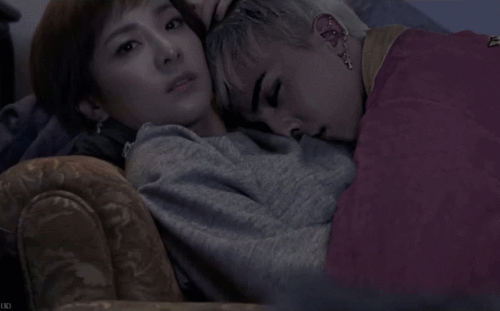 Những rumor hẹn hò đình đám đang được fan Kpop rỉ tai kể cho nhau nghe