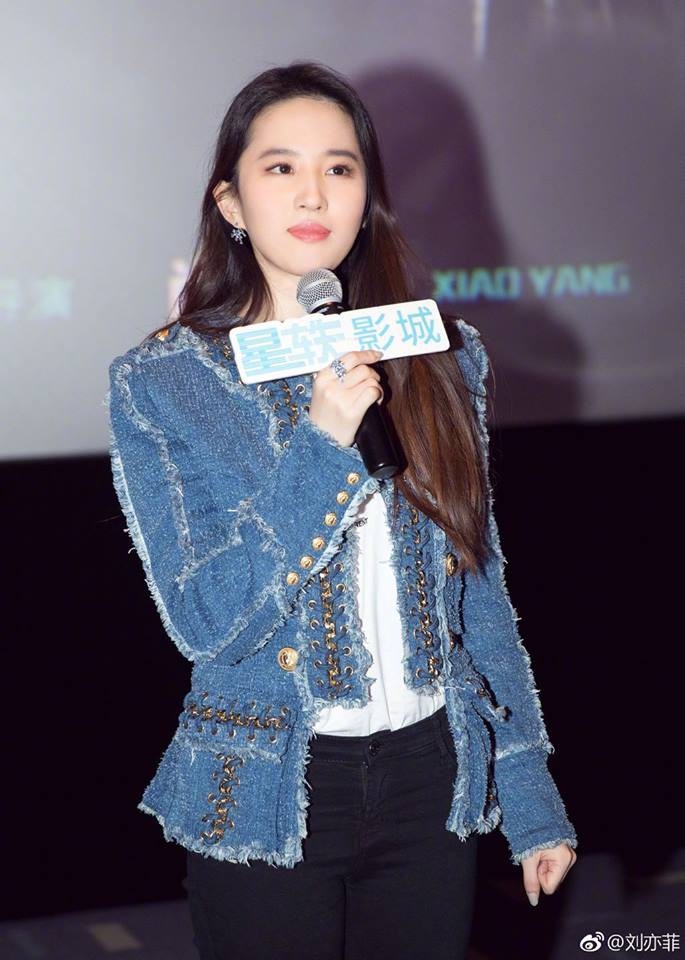 Vắng AngelaBaby Lưu Diệc Phi "ý tứ" ôm Huỳnh Hiểu Minh