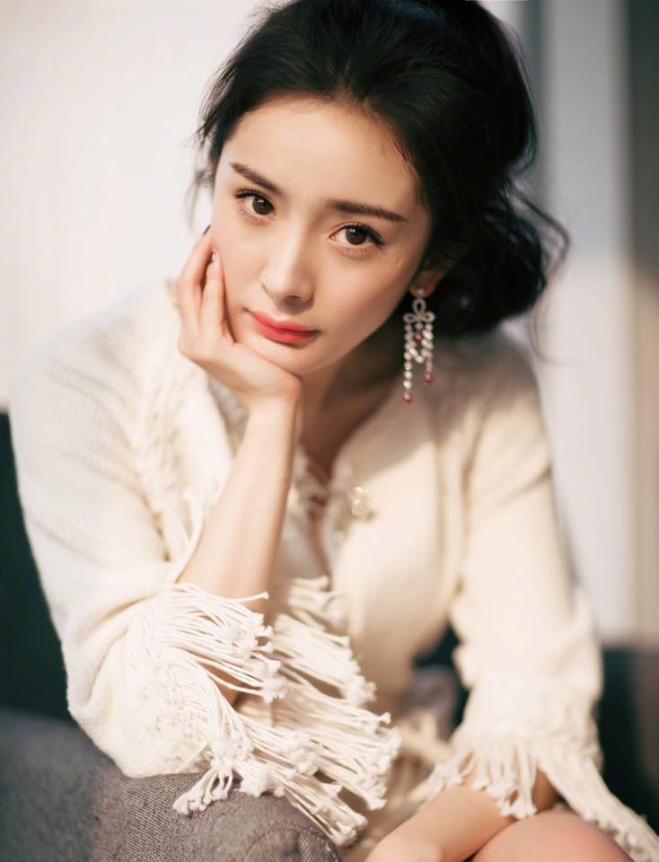 Vương Nguyên, Dương Mịch lúng túng nhường nhau trên sân khấu