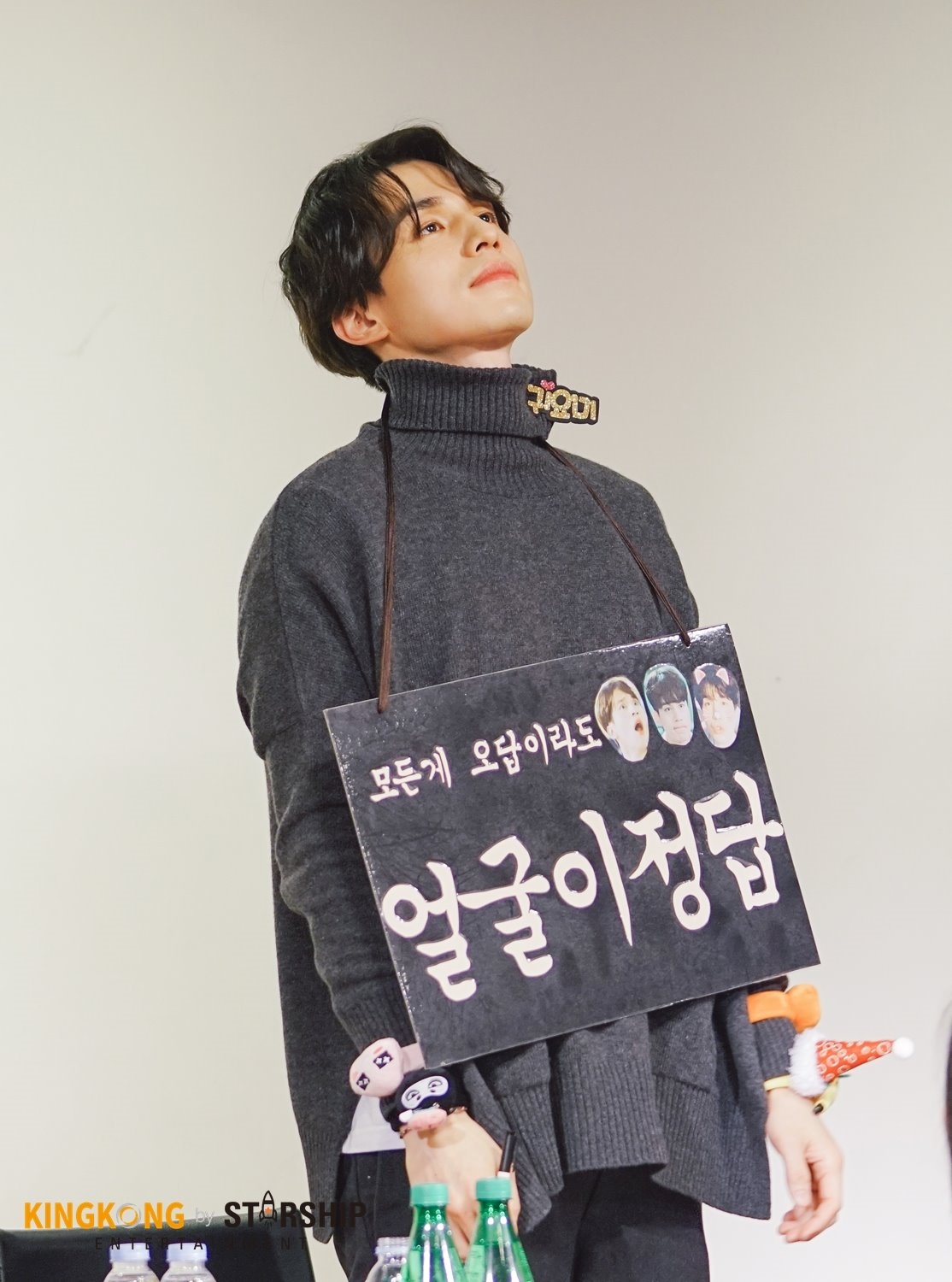 'Thần Chết' Lee Dong Wook tỉ mỉ làm nến thơm tặng fan dịp giáng sinh