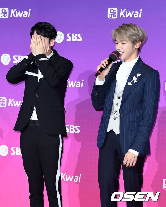 Seong Woo mắc lội nghiêm trọng, Kang Daniel lập tức ứng cứu