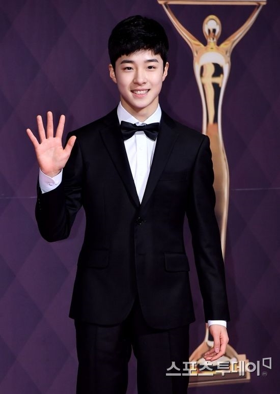 SBS Drama Awards: Suzy vắng bóng Lee Jong Suk