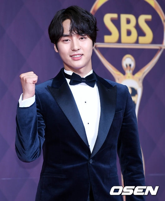 SBS Drama Awards: Suzy vắng bóng Lee Jong Suk