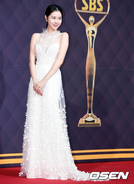 SBS Drama Awards: Suzy vắng bóng Lee Jong Suk