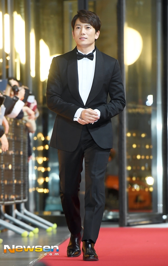 SBS Drama Awards: Suzy vắng bóng Lee Jong Suk