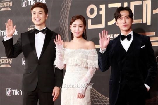 Thảm đỏ KBS Drama Awards: Loạt nữ thần Kbiz cùng đọ sắc