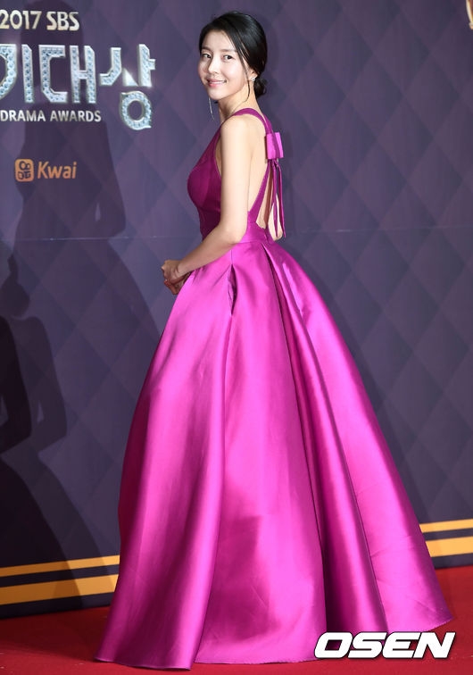 SBS Drama Awards: Suzy vắng bóng Lee Jong Suk