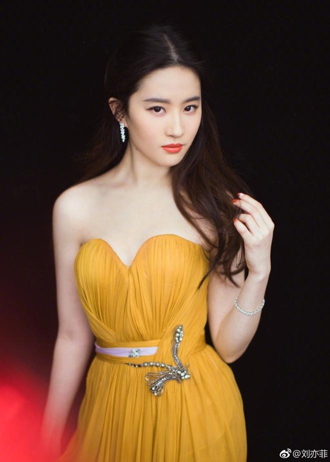 Khi các mỹ nhân hàng đầu Cbiz xuất hiện trên thảm đỏ, ai đẹp hơn
