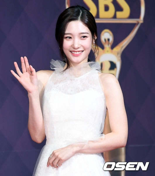 SBS Drama Awards: Suzy vắng bóng Lee Jong Suk
