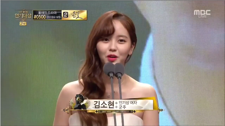 Kim So Hyun vượt qua Yoona cùng đàn chị, giành giải yêu thích nhất