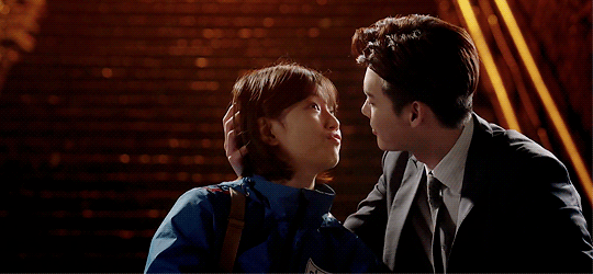 Bất chấp bị dân tình chê "nhạt" Suzy - Lee Jong Suk vẫn ẵm giải thưởng Best Couple