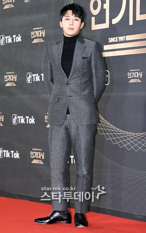 Thảm đỏ KBS Drama Awards: Loạt nữ thần Kbiz cùng đọ sắc