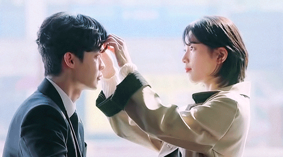 Bất chấp bị dân tình chê "nhạt" Suzy - Lee Jong Suk vẫn ẵm giải thưởng Best Couple