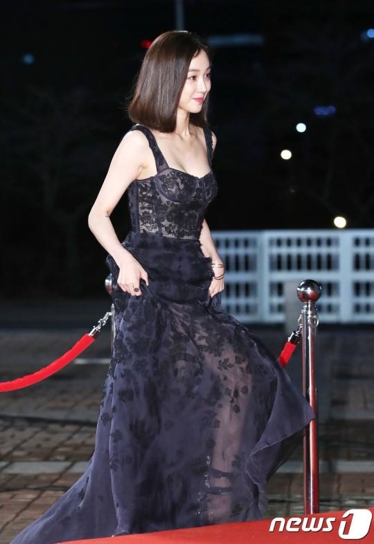 Thảm đỏ KBS Drama Awards: Loạt nữ thần Kbiz cùng đọ sắc