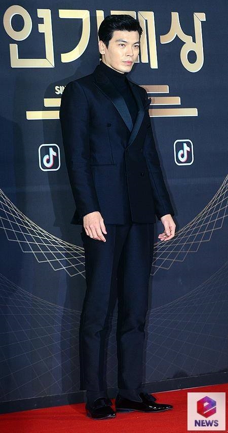 Thảm đỏ KBS Drama Awards: Loạt nữ thần Kbiz cùng đọ sắc