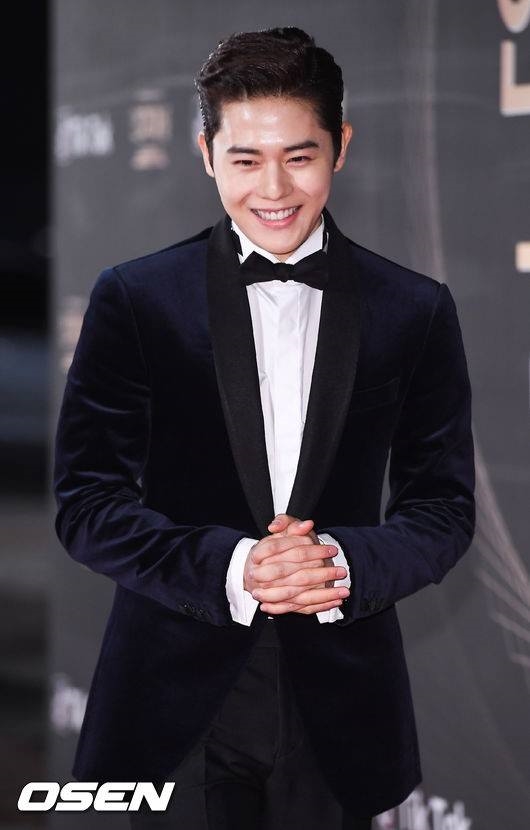 Thảm đỏ KBS Drama Awards: Loạt nữ thần Kbiz cùng đọ sắc