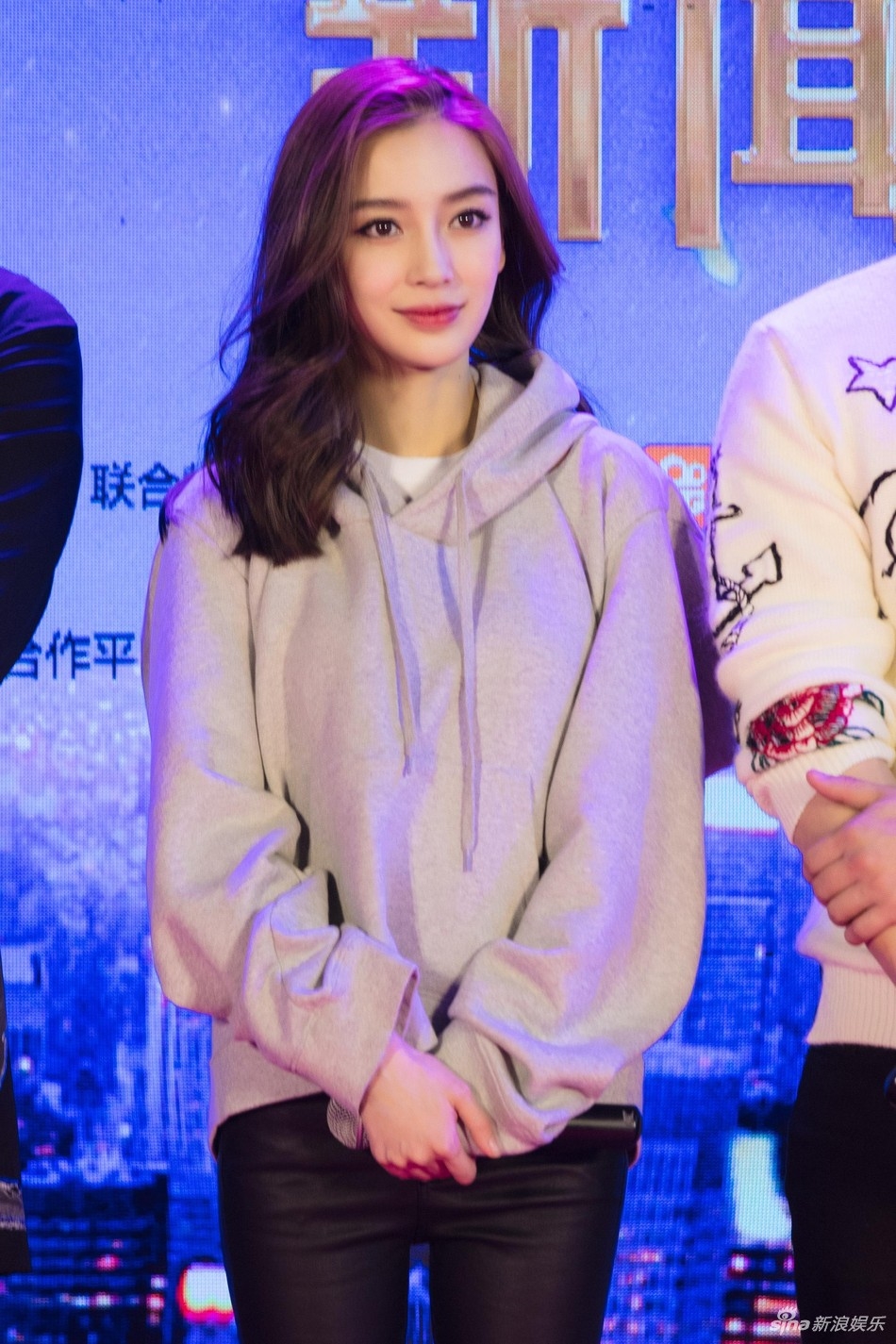 AngelaBaby và "Địch Béo" khiến fan đau đầu không biết ai đẹp hơn