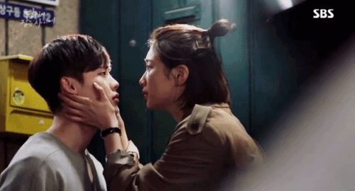 Bất chấp bị dân tình chê "nhạt" Suzy - Lee Jong Suk vẫn ẵm giải thưởng Best Couple