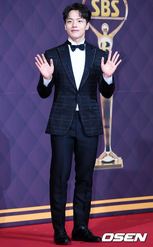 SBS Drama Awards: Suzy vắng bóng Lee Jong Suk