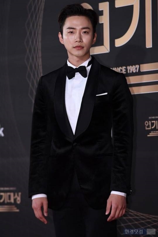 Thảm đỏ KBS Drama Awards: Loạt nữ thần Kbiz cùng đọ sắc