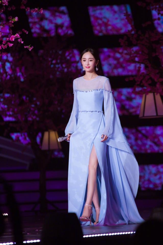 Đọ sắc những mỹ nhân Hoa ngữ trong đêm nhạc hội cuối năm