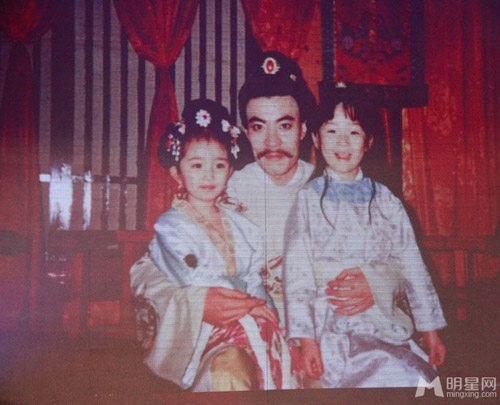 Dương Mịch cũng từng 'làm nền' cho đàn chị Triệu Vy nhiều năm về trước