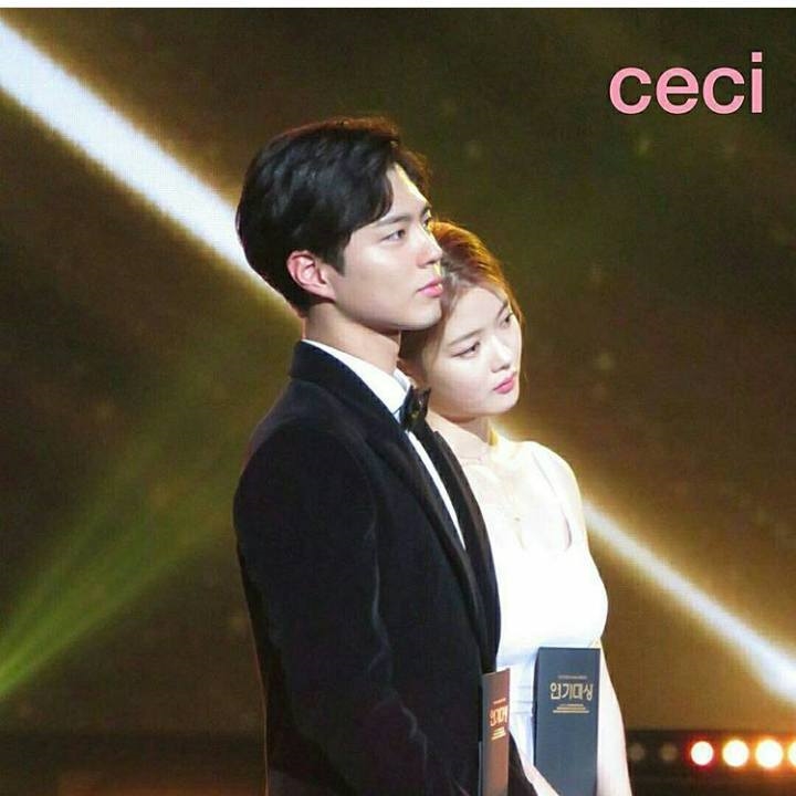 Sửng sốt trước nhan sắc xinh đẹp, quyến rũ của Kim Yoo Jung