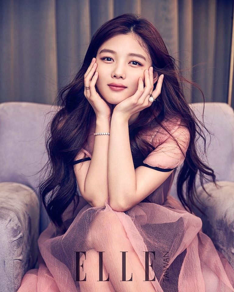 Sửng sốt trước nhan sắc xinh đẹp, quyến rũ của Kim Yoo Jung