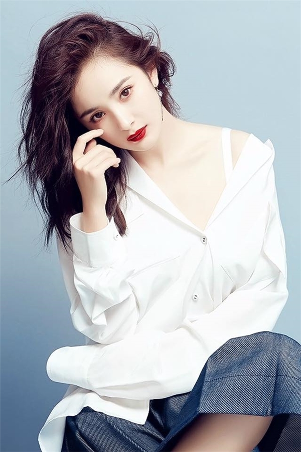 Dương Mịch cũng từng 'làm nền' cho đàn chị Triệu Vy nhiều năm về trước