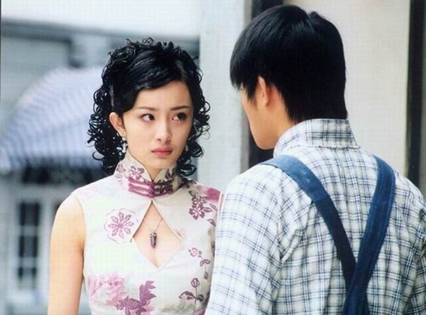 Dương Mịch cũng từng 'làm nền' cho đàn chị Triệu Vy nhiều năm về trước