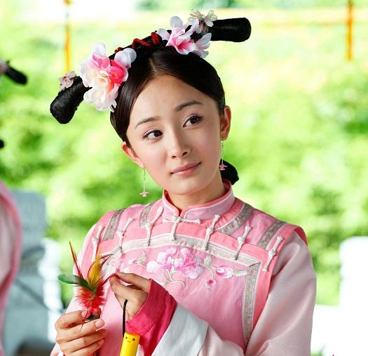 Dương Mịch cũng từng 'làm nền' cho đàn chị Triệu Vy nhiều năm về trước