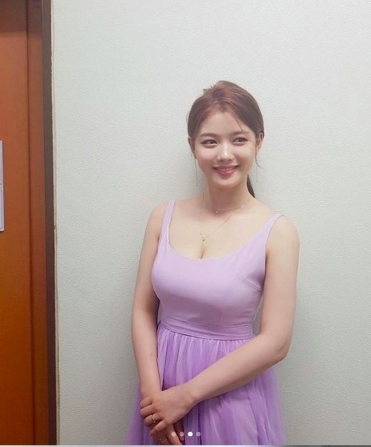 Sửng sốt trước nhan sắc xinh đẹp, quyến rũ của Kim Yoo Jung