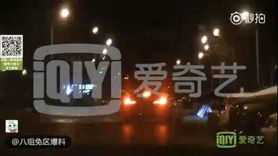 Lý Tiểu Lộ xuất hiện lẻ bóng cùng con gái