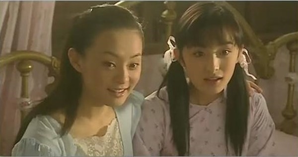 Dương Mịch cũng từng 'làm nền' cho đàn chị Triệu Vy nhiều năm về trước