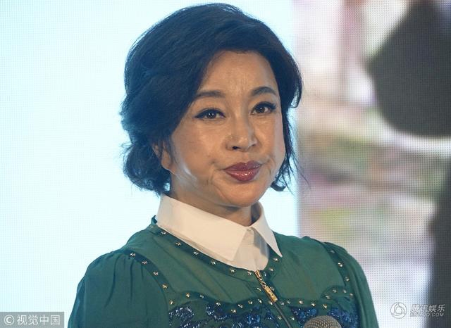 Lưu Hiểu Khánh gây gốc vì mặt cứng đờ như tượng sáp