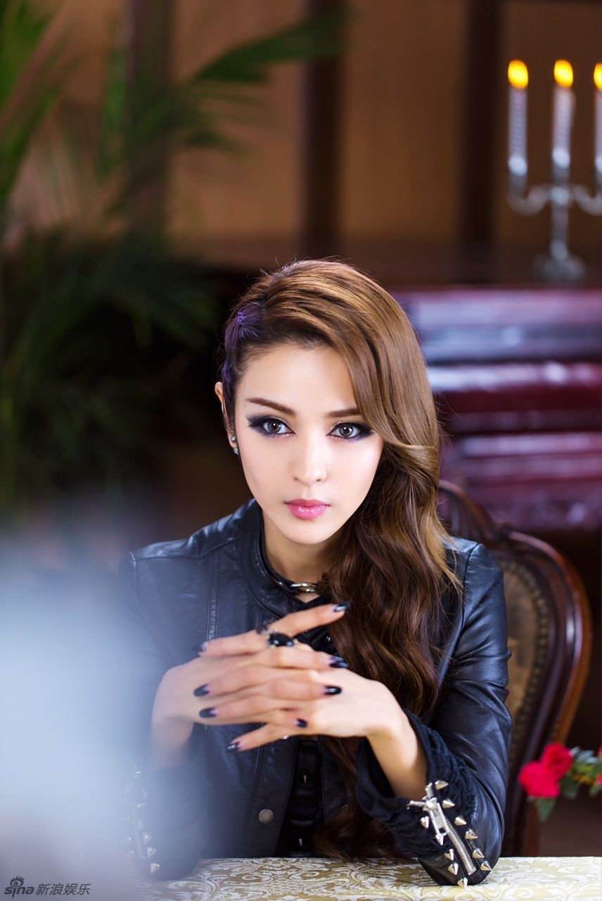 Tân Cương lại xuất hiện thêm mỹ nhân - Duy Ni