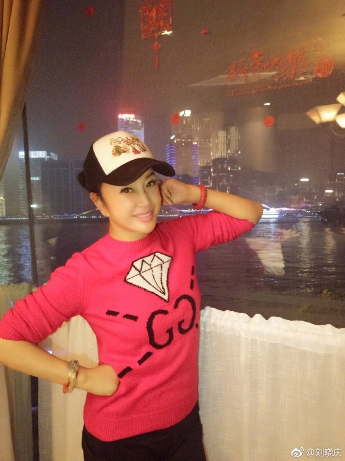Lưu Hiểu Khánh gây gốc vì mặt cứng đờ như tượng sáp