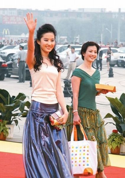 Bất ngờ trước nghề nghiệp của bố mẹ các ngôi sao Hoa ngữ đình đám
