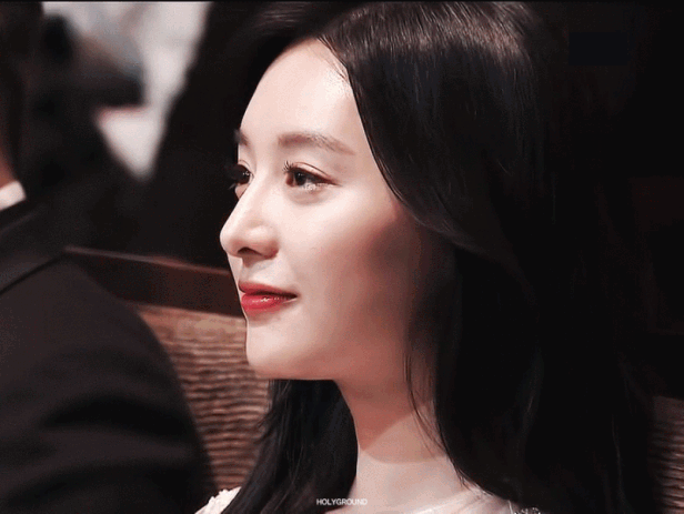 Nhan sắc đẹp vượt tiêu chuẩn “nữ thần” của Kim Ji Won