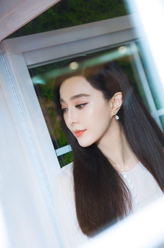 Khi mỹ nhân Hoa ngữ 'khoe' vẻ đẹp tinh khôi: Ai để lại nhiều ấn tượng?