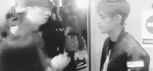 Những quản lí của idol Kpop có hành động thô lỗ với fan và idol
