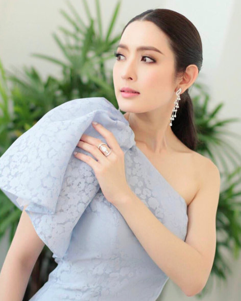Top 10 sao Thái có lượng follow Instagram tăng mạnh nhất tháng 12/2017