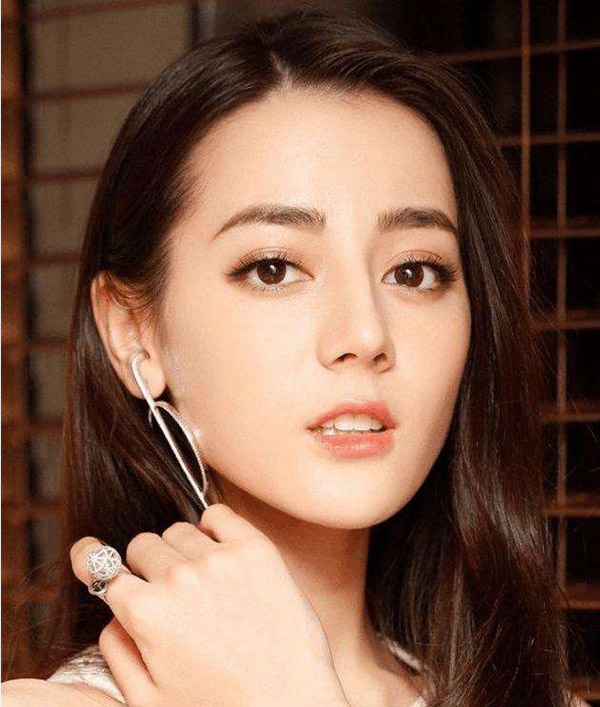 Bản sao của Phạm Băng Băng và bản sao Địch Lệ Nhiệt Ba gây bão